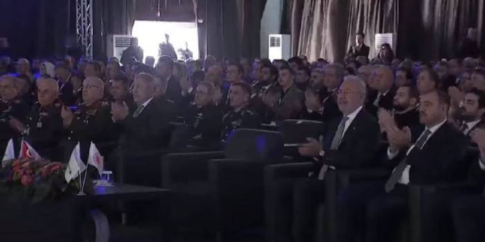 Bozdağ, Erdoğan'ı alkışlayan komutanları takdir etti