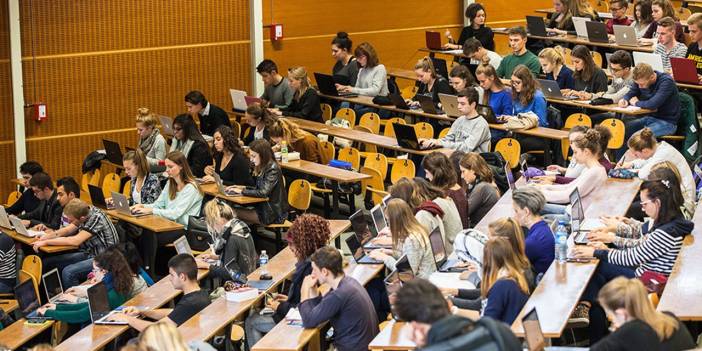 Öğrenciler yüksek lisans ödevini 'ChatGPT'ye yazdırıp dersi geçti