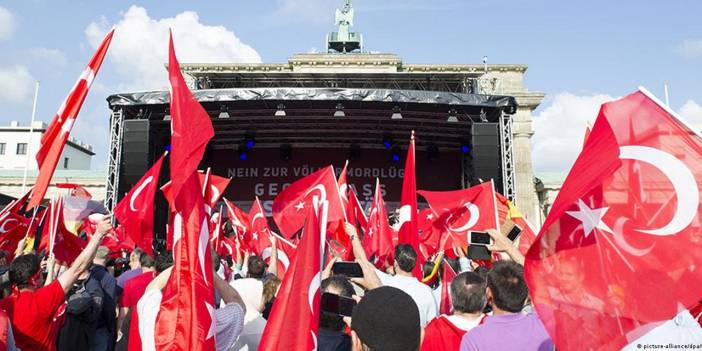 AKP'li vekilin Almanya'daki konuşmasına tepki