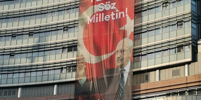 CHP Genel Merkezi binasına 'Yeter, söz milletin' afişi asıldı