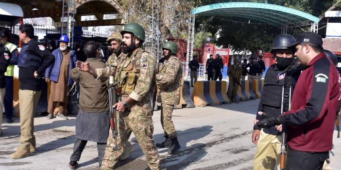 Taliban sorumluluğu reddetti: Pakistan'da ölü sayısı 83'e ulaştı