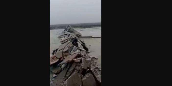 Deprem yolları da vurdu, büyük göçükler oluştu