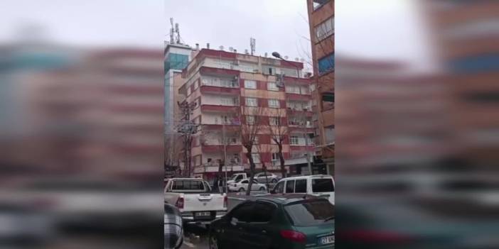 7,7 büyüklüğündeki deprem 10 ili vurdu: Şanlıurfa'da bir bina artçı deprem sırasında yıkıldı