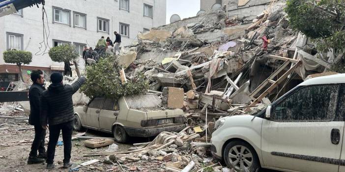 CHP Hatay Milletvekili İsmet Tokdemir isyan etti: Ne su ne yemek istiyoruz; arama kurtarma ekibi istiyoruz