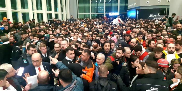 Binlerce yardım gönüllüsü İstanbul Havalimanı'na akın etti