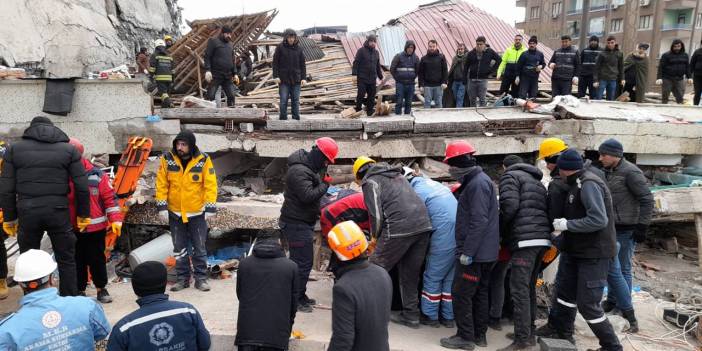 Milli Savunma Bakanı Hulusi Akar: 4 asker şehit, 45 görevli hayatını kaybetti, 78 personele ulaşılamıyor