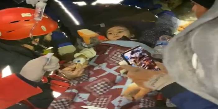 Adıyaman'da enkaz altında kalan 4 yaşındaki Müjgan 39 saat sonra kurtarıldı