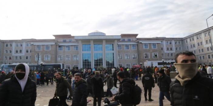 Adıyaman’da Valilik önünde deprem protestosu