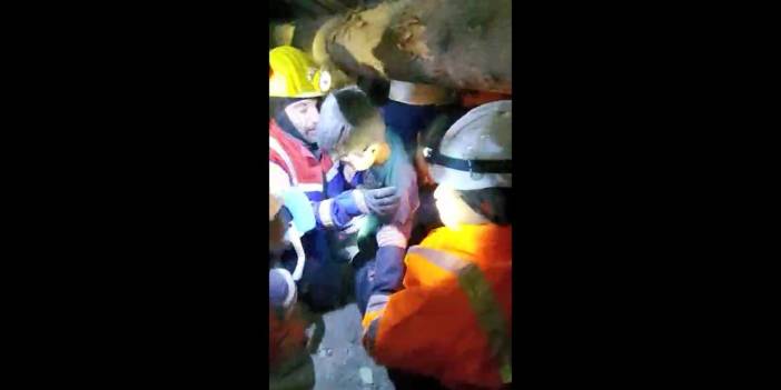 7 yaşındaki Ahmet, 70 saat sonra enkazdan sağ kurtarıldı