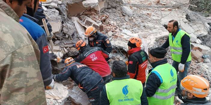Cumhuriyet yazarı Murat Ağırel'in Hatay izlenimleri: Antakya'daki binaların yüzde 100'ü depremden etkilendi