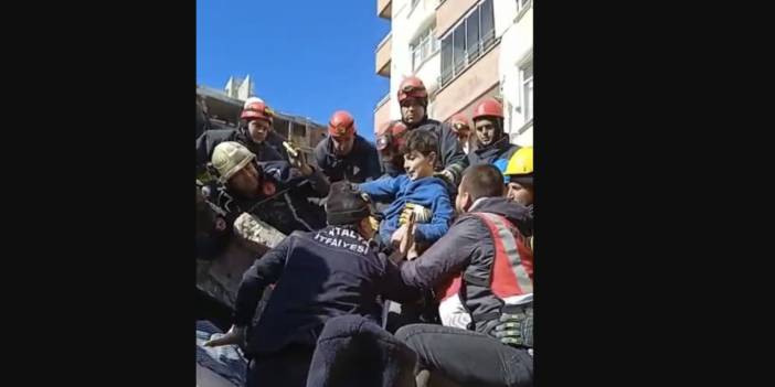 Hatay: 2 kardeş, 80 saat sonra kurtarıldı; anneleri için çalışmalar sürüyor