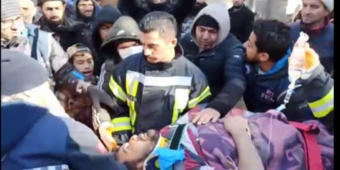 5 kişilik aileden 3'ü, enkazdan 79'uncu saatte kurtarıldı, diğerleri aranıyor