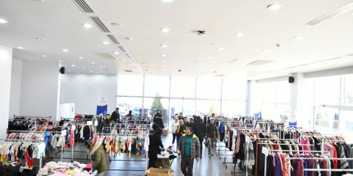 Antalya'ya getirilen depremzedeler için 'Ücretsiz Mağaza' açıldı