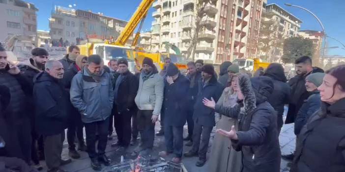 Malatya’da yakınları enkaz altında olan bir vatandaş: 'Bir tane yaralı kurtulaydı ‘oh be en azından bir yaralı çıktı’ derdik'