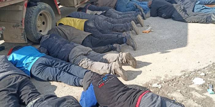 Enkazlarda "hırsızlık girişiminde" bulunduğu iddia edilen 20 şüpheli gözaltına alındı