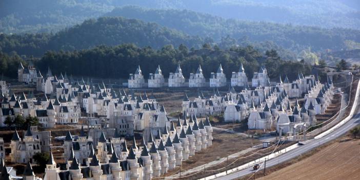 Bolu'da boş duran şato villalarının sahibi: Depremzedelerin gelmesi imkansız