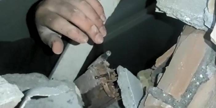 Ekiplere elini uzatarak yerini gösterdi: Antakya'da,11 yaşındaki çocuk 133 saat sonra enkazdan sağ çıkarıldı