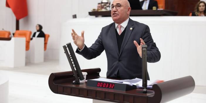 Mahmut Tanal'dan iktidara: 'Hâlâ enkaz altından çıkarılmayan vatandaşlarımız var. Bu neyin kahkahası? Bu neyin sevinci?'