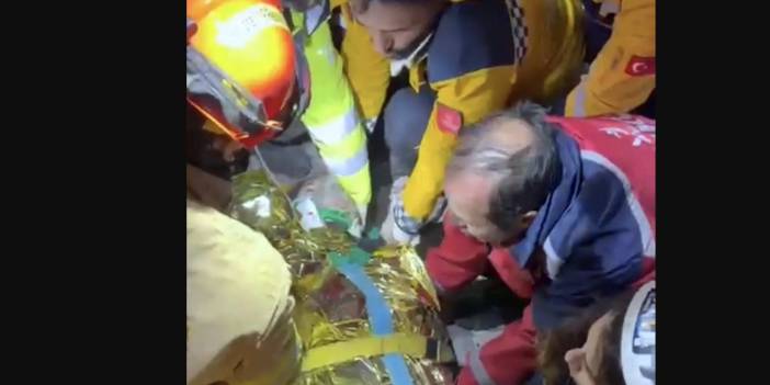 Depremden 138 saat sonra kurtarıldı: 'Özel hastaneye götürmeyin param yok'
