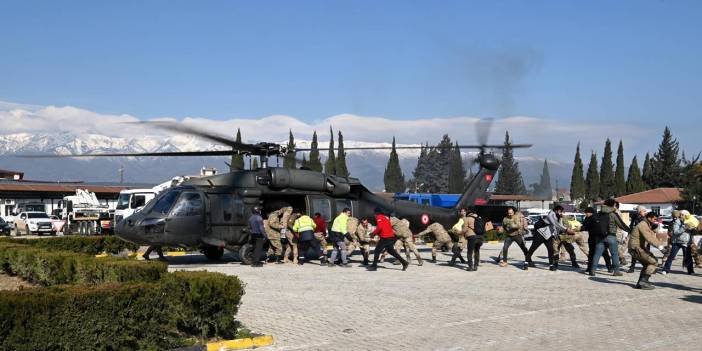 Bakan Akar'dan 'Asker depremde geç kaldı' iddiasına 'resmi kayıt'lı yanıt