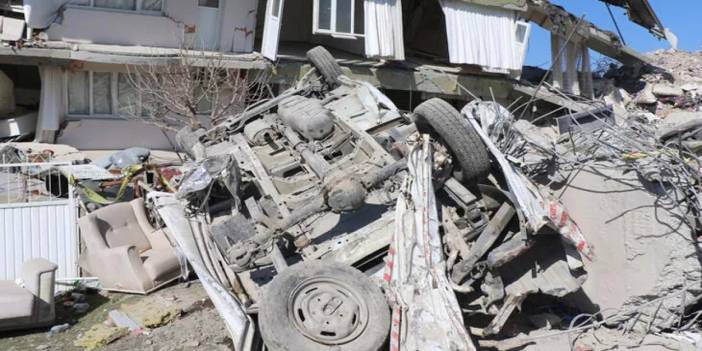 Depremde kaybolanlar... İsmail Saymaz: Dirisini enkazdan çıkaramadınız, bari ölülerini bulun