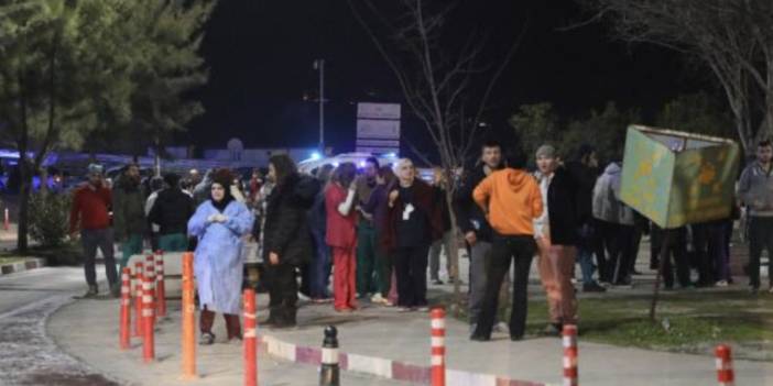 Hatay'da üç dakika arayla 6.4 ve 5.8 büyüklüğünde deprem...
