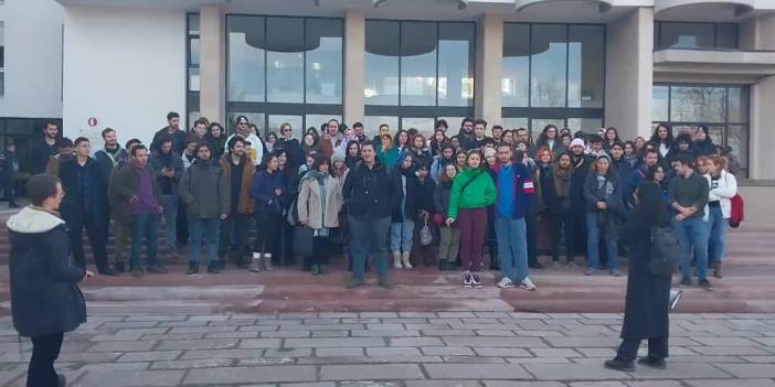 ODTÜ'lü öğrenciler yurtlara alınmama kararını protesto etti: 'Eğitim haktır engellenemez'
