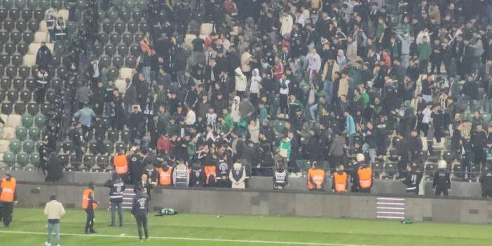 Kocaelispor ile Sakaryaspor arasındaki depremzedelere yardım maçında kavga