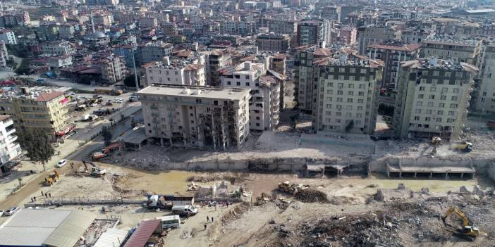 Yüzlerce kişinin can verdiği Rönesans Rezidans'ın enkazı kaldırıldı