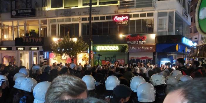 Kızılay’ın çadır satmasına tepki göstermek isteyen TİP üyelerine polis müdahalesi