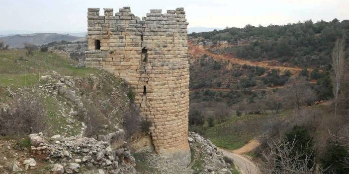 Kahramanmaraş ve Hatay depremleri tarihi kaleye de zarar verdi