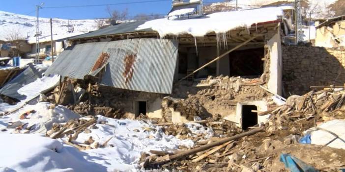 Depremzedeler köy evlerinin bilerek hasarlı gösterilerek TOKİ'den faydalanılmak istendiğini iddia etti