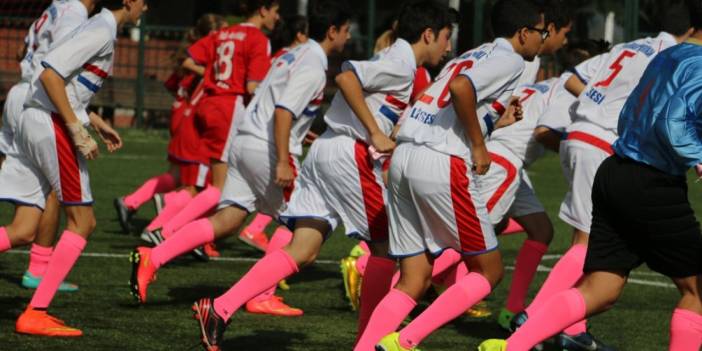 Ulus Musevi Lisesi öğrencilerine Nazi selamı verildi iddiası