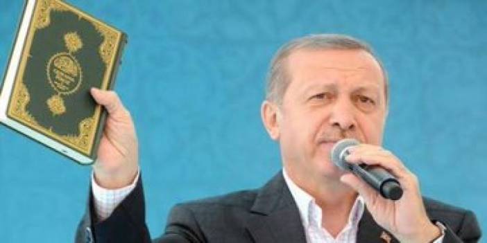 Demirtaş: Oy uğruna Kur'an-ı Kerim'i pazarlamaya çalışmak mı yoksa seccadeye yanlışlı basmak mı günah?