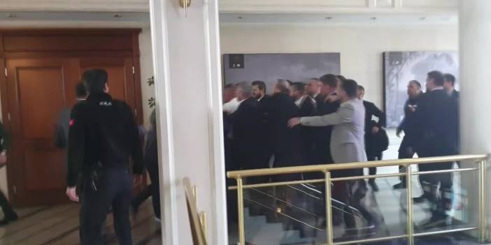 Medyascope muhabiri Ali Macit, AKP'li İBB Meclis üyeleri tarafından darp edildi