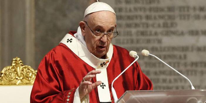 Papa, rahiplerin eşcinsel çiftleri kutsayabileceğini açıkladı