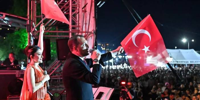 Melek Mosso konseri nedeniyle partisince eleştirilen AKP'li Belediye Başkanı baskılara dayanamadı