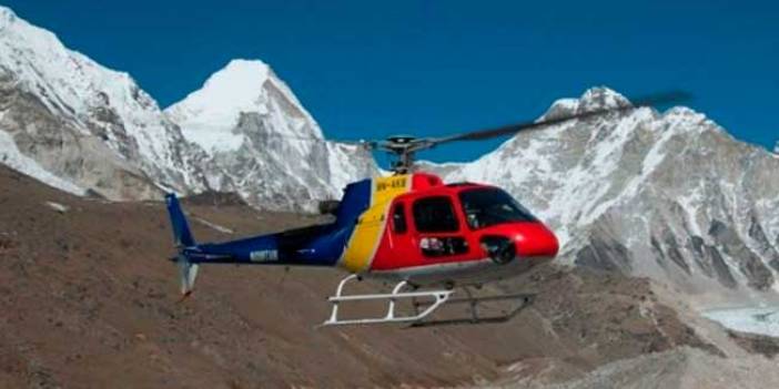 Nepal'de Everest Dağı'ndan dönen helikopter düştü, 6 kişi hayatını kaybetti