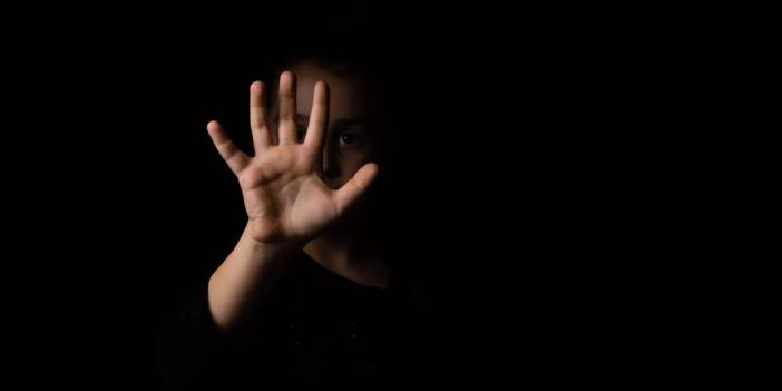 Hatay'da 10 kız öğrencisine tecavüz edip görüntülerini çeken, başka öğretmenlere pazarlayan sanık tahliye edildi!