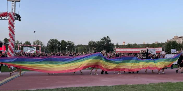 ODTÜ Rektörlüğü'nden iki öğrenciye 'gökkuşağı bayrağı' soruşturması