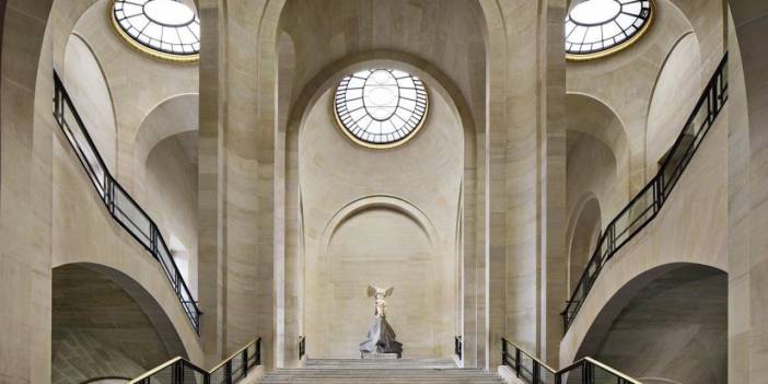Paris’teki Louvre Müzesi, güvenlik sebebiyle kapatıldı