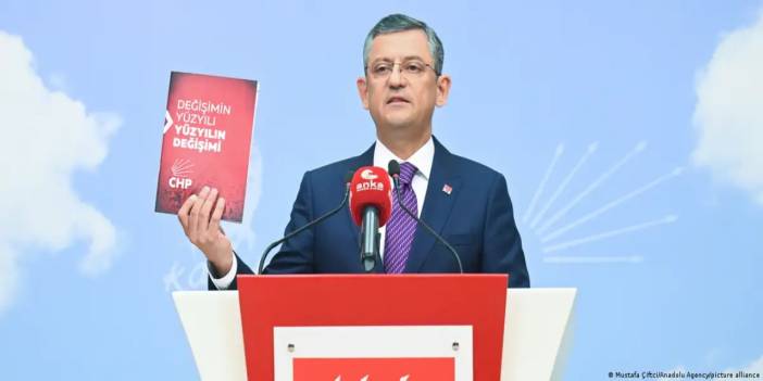 CHP'nin yeni genel başkanı Özgür Özel kimdir?