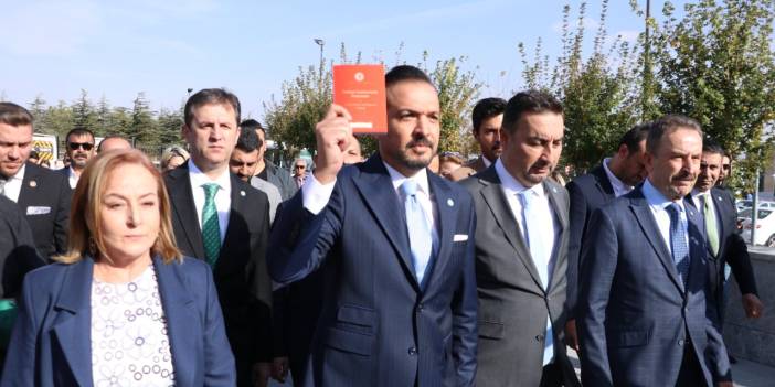 İYİ Parti Sözcüsü Zorlu'dan Yargıtay'ın önünde sert tepki: Anayasa'yı hedef almak, Türkiye Cumhuriyeti'ni hedef almaktır