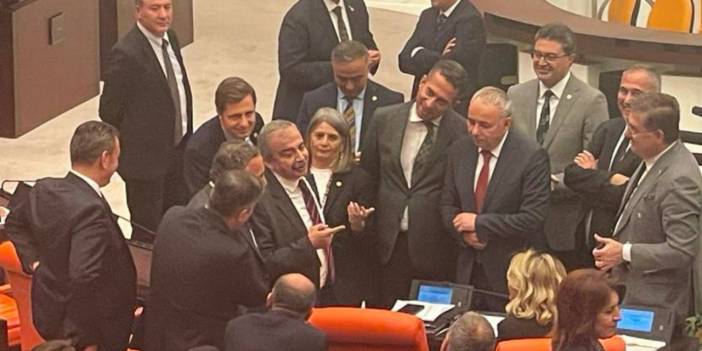 CHP'nin TBMM'deki eylemine Sırrı Süreyya Önder'den destek