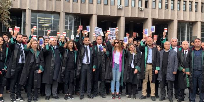 Avukatlar Ankara'da Yargıtay'a karşı yürüşte: Anayasa ellerinde