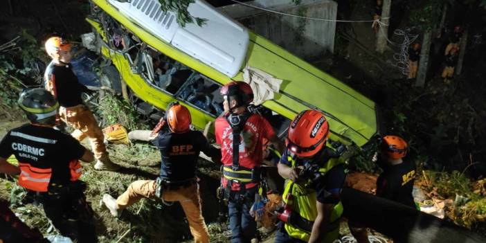 7.6'lık depremle sarsılan Filipinler'de bu kez de otobüs kazası: 17 ölü