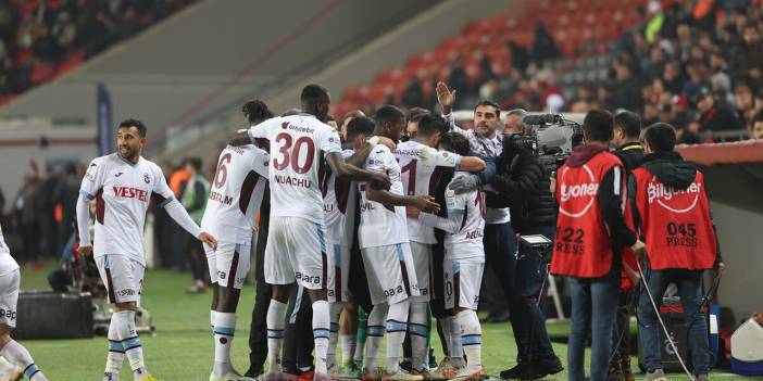 Trabzonspor zorlu deplasmanda Gaziantep FK'yı 3-1 yendi