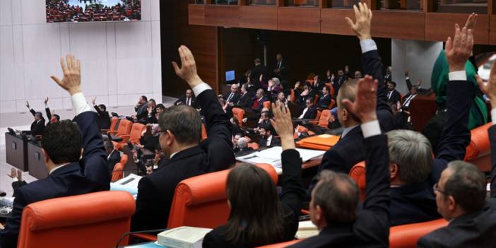 Depremde kaybolan çocukların araştırılması önerisi AKP ve MHP oylarıyla reddedildi