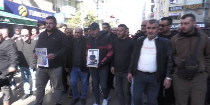 İzmir'de taksiciler yürüyüş yaptı: Kabin istiyoruz