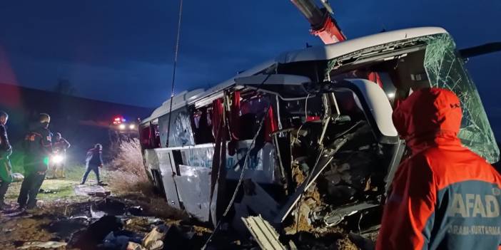 Yozgat'ta yolcu otobüsü devrildi: Bir kişi yaşamını yitirdi 18 kişi yaralı